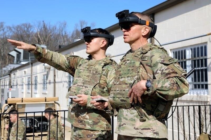 First Look at Combat Ready Modified HoloLens 2 Headset for the US Military in Action